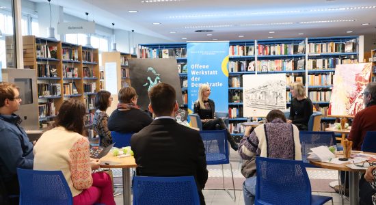Dialog-Café mit der Hoyerswerdaer Hobbykünstlerin Carmen Kurz